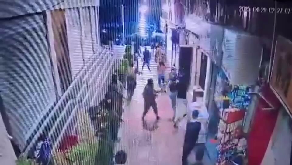 Syrian security forces raid a nightclub in Damascus and expel patrons as well as prostitutes while beating them. Arrests were also reportedly made.