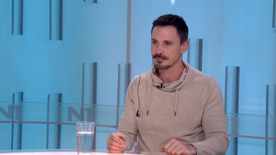 Studentski pokret ujedinio je građane Srbije kako niko drugi pre njih uspeo i samim tim su se pozicionirali kao možda najjača politička snaga u Srbiji, kaže profesor Fakulteta dramskih umetnosti Stevan Filipović.