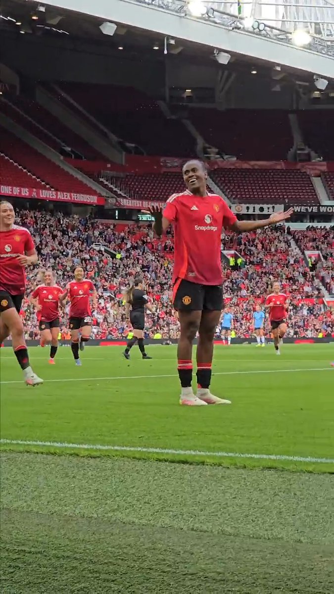 What a moment ๐คฏ ๐ซ๐ท Melvine Malard ๐ช #MUWomen || #WSL