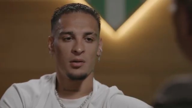 "Me encontré conmigo aquí, estoy muy feliz aquí". 💚 El amor de Antony Santos por el Real Betis Balompié 🌴💚. Imperdible #UniversoValdano, este lunes a las 23:00 en Vamos por Movistar Plus+ por M+ (dial 8).