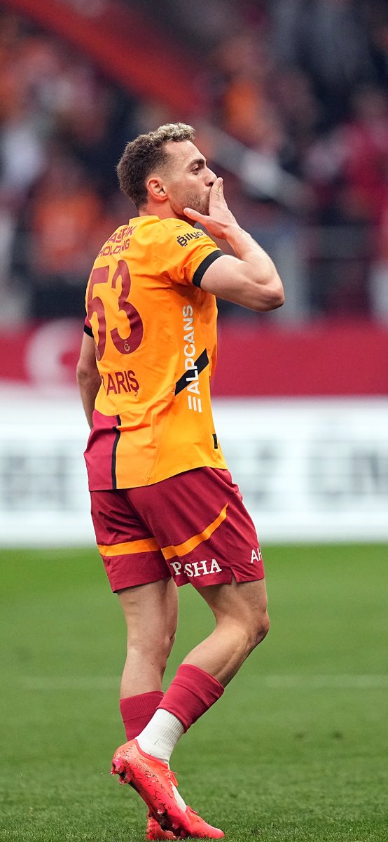 Çabasıyla topu kazandı, köşeyi gördü. 🤩 𝗕𝗔𝗬! 🦁