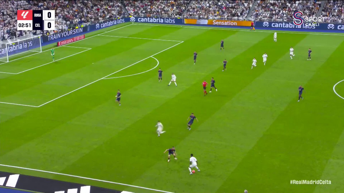 🇹🇷 Arda Güler, bu sezon La Liga'da bir maçta 60'tan fazla pas denemesiyle %100 isabet oranı yakalayan ilk orta saha oyuncusu oldu 🧿 Ayrıca, Toni Kroos’tan (Ocak 2016) bu yana Real Madrid formasıyla bunu başaran ilk orta saha 🤯