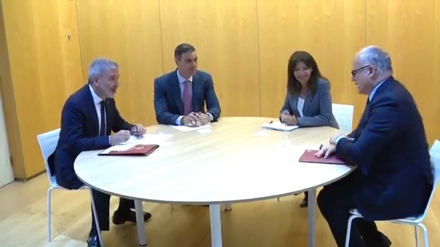 La implementación de políticas nacionales y europeas de vivienda es una prioridad para el Gobierno y, en esta tarea, las ciudades juegan un papel clave. Hoy me he reunido con los alcaldes de Roma, París y Barcelona, miembros de la alianza 'European Mayors for Housing', con un objetivo común: garantizar el derecho a una vivienda digna y asequible.