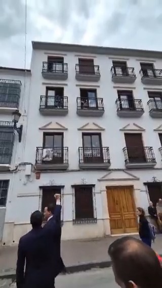 Hoy he vivido otro momento bonito. Ha sido en Priego de Córdoba. Y sí, me han vuelto a sorprender ☺️😍 De corazón, ¡MUCHAS GRACIAS por la ilusión y el cariño! ¡Seguimos!