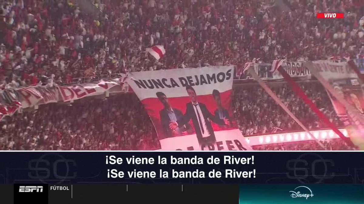 UNA BANDA ENCENDIDA: River goleó a Vélez bajo la lluvia y desató la LOCURA MONUMENTAL. 📺 #DisneyPlus