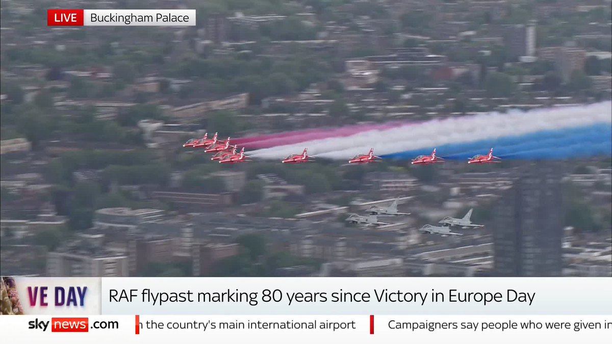 The Royal Family watch from the Buckingham Palace balcony as the Red Arrows perform a flypast to mark 80 years since Victory in Europe Day. 📺 Sky 501, Virgin 602, Freeview 233 and YouTube