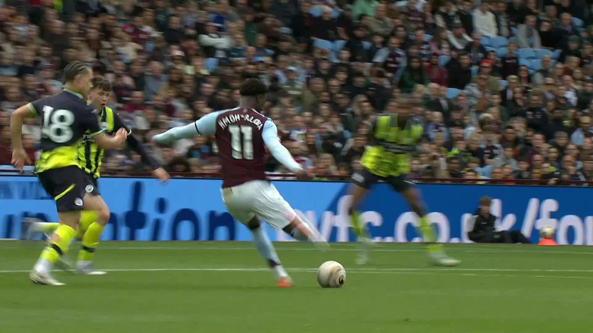 What a finish from Jamaldeen Jimoh-Aloba 😱 The Aston Villa forward cuts inside and finishes beautifully 👏 #FAYouthCup