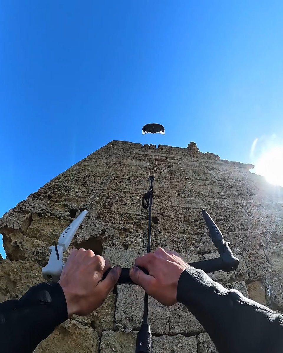 Parkour or kitesurfing? How about both 🤯 Enrico Van De Laar is a master with his kite + a $500 #GoProAwards recipient. #GoPro #GoProPOV #Kitesurfing #BigAir #POV #Kiteboarding