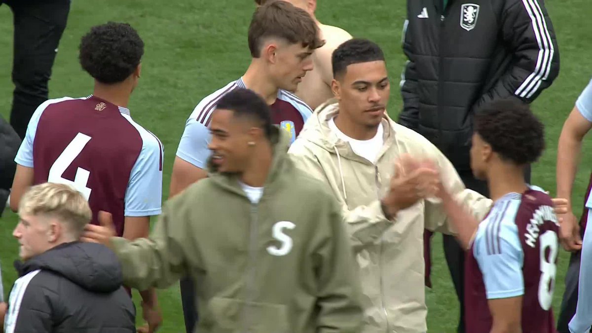 Morgan Rogers and Jacob Ramsey are with the Aston Villa players to congratulate them on their #FAYouthCup win 🏆