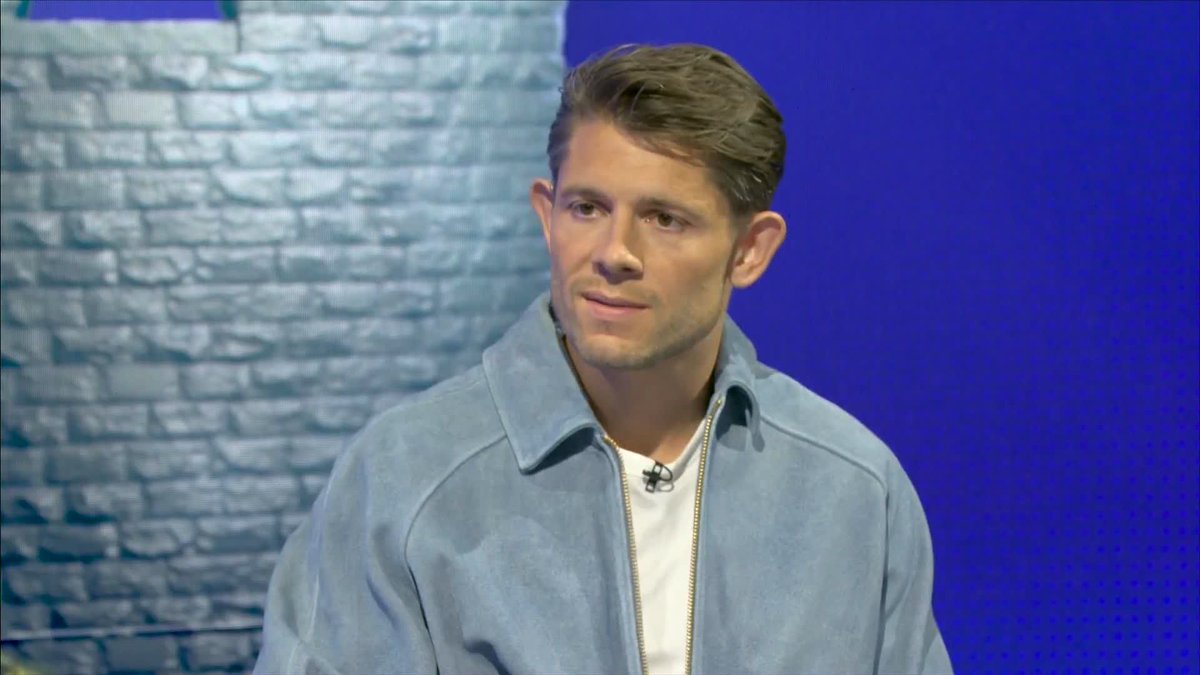 "Can we have that on replay" 😂 Jamie Carragher and James Tarkowski react to THAT amazing goal Tarkowski scored against Liverpool 🔵