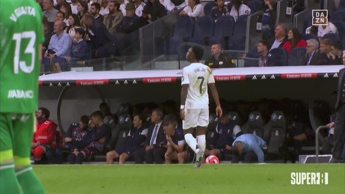 🗣️ "¡Jude! Para adelante" Vinicius, con la idea clara de que el Real Madrid fuese más vertical #Super8