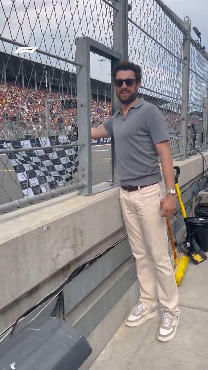 On flag waving duty 🏁 Jack Whitehall waved the chequered flag to signal the end of the Miami Grand Prix 👊 #F1 #MiamiGP