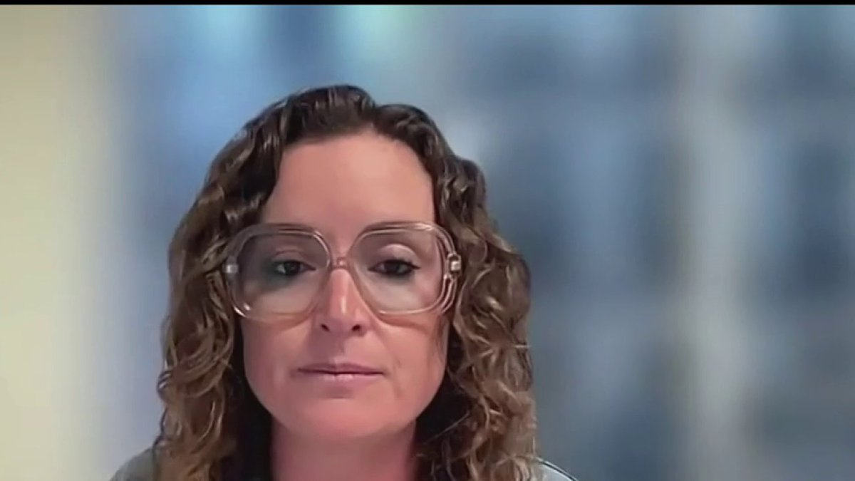 "On a l'intime conviction que le meilleur rempart à l'antisémitisme, c'est la République et en aucun cas les extrêmes. Nous ne serons pas le marchepied ni du RN ni de Reconquête." Sarah Aizenman (Sarah Aizenman) responsable du collectif "Nous vivrons"