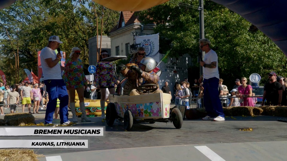They rocked the start and rolled straight into disaster 🎶🎸 Join the band and see more runs on a new #RedBullSoapboxRace Tuesday at 9p on Discovery!
