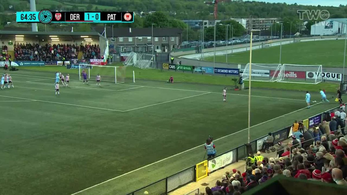 Big penalty appeals from St Pat's but they're waved away! #LOI