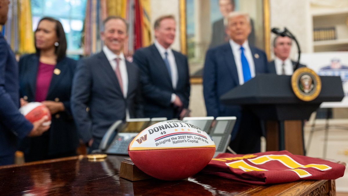 🏈 2027 NFL Draft 📍 Washington, DC 🇺🇸 President Donald J. Trump