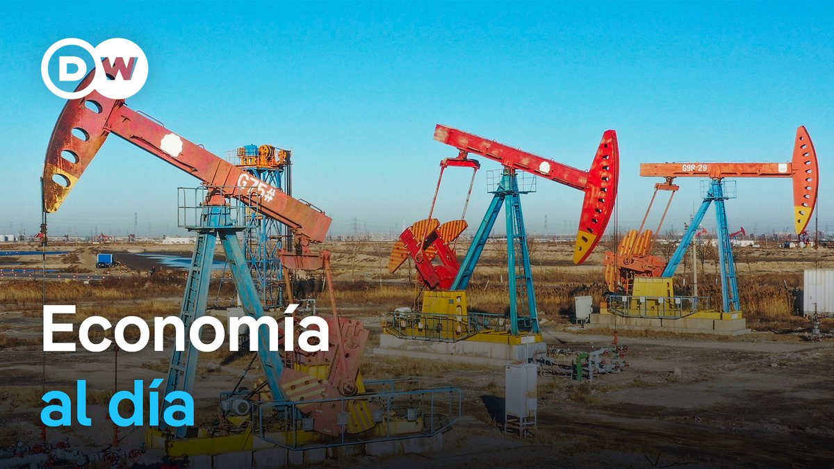 La OPEP+ hunde aún más el precio del petróleo tras anunciar aumento de producción El precio del crudo baja a niveles que ponen en peligro la rentabilidad y viabilidad de petroleras y refinerías en todo el mundo. La perspectiva de un desaceleramiento o una recesión global ya presagiaba una sobreoferta de petróleo en el mercado mundial. El anuncio de la OPEP+ de aumentar la producción en más de 400.000 barriles diarios reforzó los pronósticos de petróleo abundante en el futuro inmediato. #OPEPPlus #PreciosDelPetróleo #MercadoEnergético #ProducciónDePetróleo #EconomíaGlobal