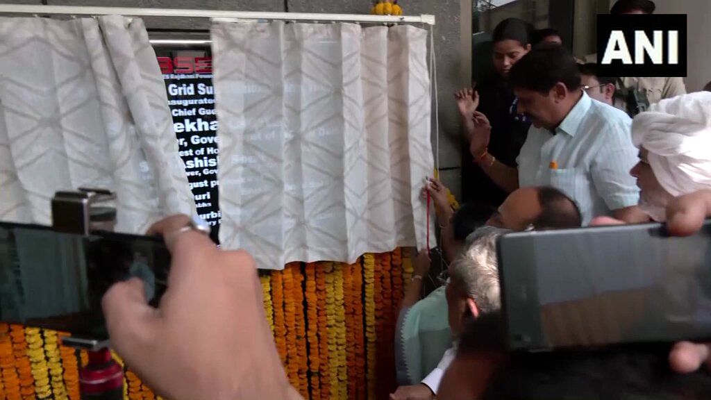 #WATCH | Delhi CM Rekha Gupta inaugurates the BRPL's 66/11kv GIS Grid Sub Station, Managla Puri.