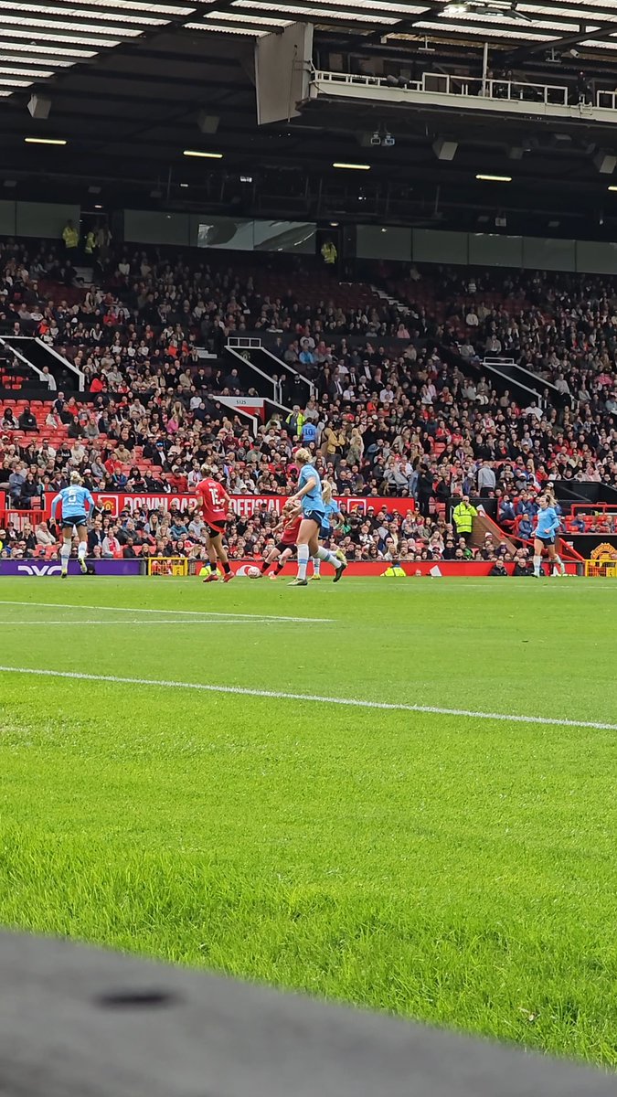 This perfect link-up between Aoife and Grace 👌🔥 #MUWomen || #WSL