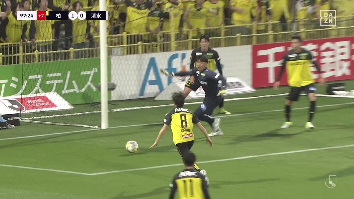 執念のラストラインディフェンス 最後戻ったのは #木下康介 ハンドはなし、肩でクリア！ 🏆明治安田J1リーグ第15節 🆚柏×清水 🆓 #DAZN ライブ配信中 #Jみようぜ #Jリーグ #柏清水