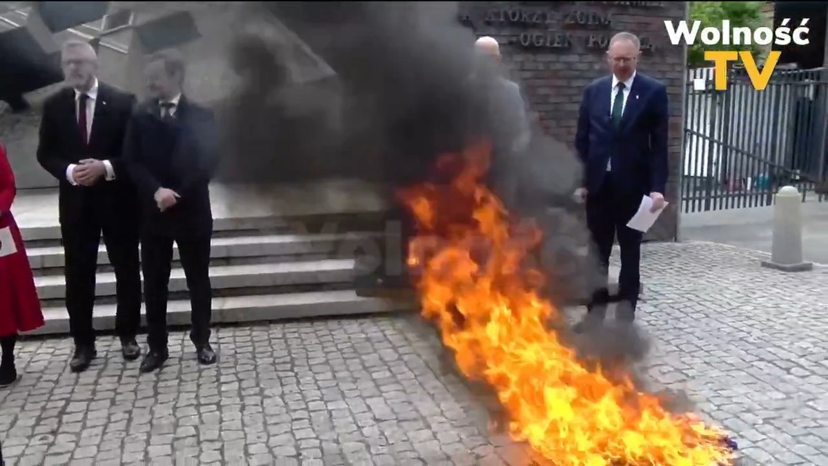 ‼️PILNE‼️ Grzegorz Braun PODPALIŁ UNIJNĄ FLAGĘ pod Kopalnią WUJEK! Grzegorz Braun Konfederacja Korony Polskiej Roman Fritz