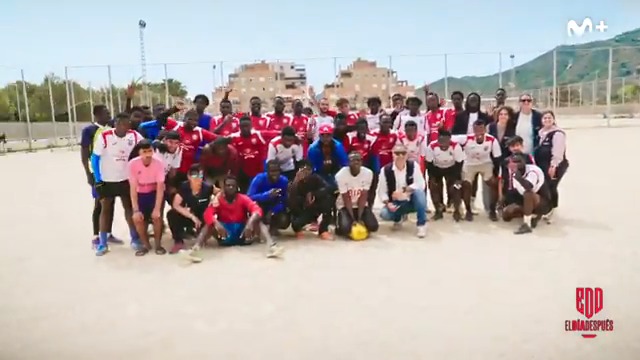 ''No tengo problema con los racistas. Las personas racistas no conocen la realidad, no conocen las otras culturas''. El fútbol como 𝒓𝒆𝒇𝒖𝒈𝒊𝒐. #ElDíaDespués