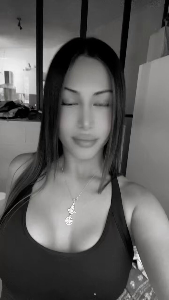 Activa para sacaros todo el dinero putos peleles aquí está vuestra diosa con muchas ganas de joderos la cuenta y la vida pedazo de inútiles💰🤑#pagachucho #diosa #sumiso