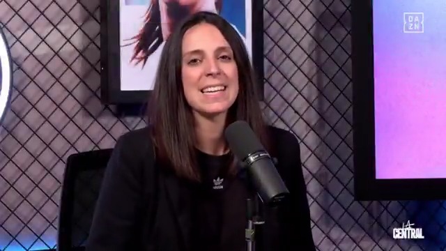 El mejor repaso al fútbol femenino llega con #LaCentral Andrea Segura y Sandra S. Riquelme ya están aquí 🙌 Vente y disfruta del programa 🔗