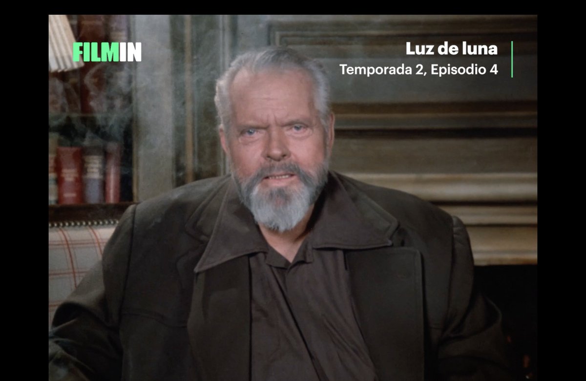 La última aparición televisiva de Orson Welles fue igual de genial que sus películas. Presentó este capítulo especial de “Luz de luna” y falleció una semana más tarde. Hoy sería su 110 cumpleaños y claro, teníamos que volver a ella.