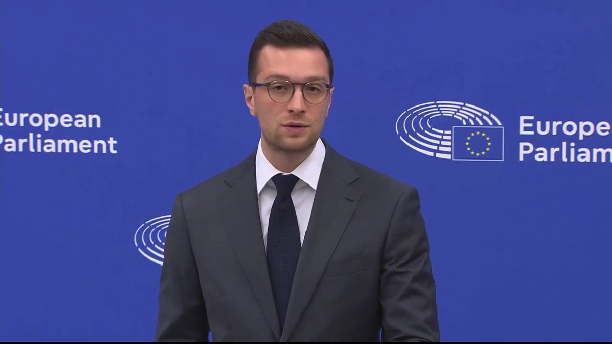 Je n'arrive pas à croire que ce type pourrait être notre futur président. Mais en même temps il incarne si bien notre époque, celle de la médiocrité.