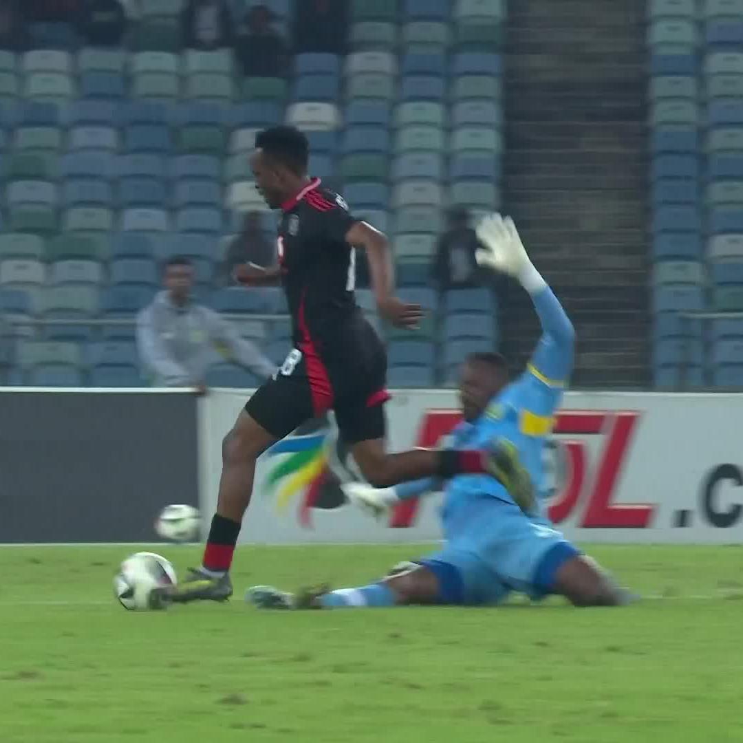 The ambulance is back 🚑🚨 It's a special assist from Kabelo Dlamini 🤩 📺 Stream #BetwayPrem on DStv: McDonald’s SA