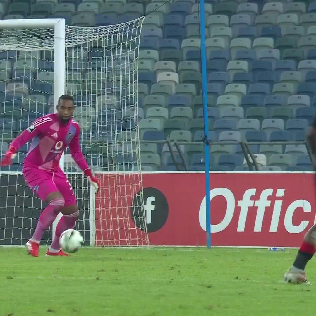 Shades of prime Zinedine Zidane 🔥 This turn from Kabelo Dlamini 🥵 #BetwayPrem | #SSDiski