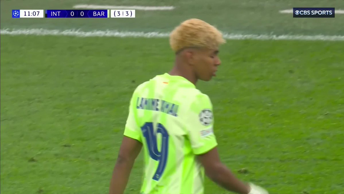 Lamine Yamal makes it look easy โจ