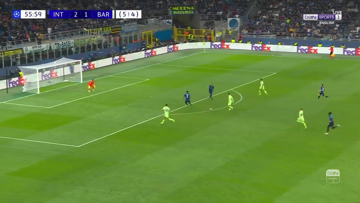 Incredible save from Yann Sommer 🧤🤯 #beINUCL #InterBarça #UCL