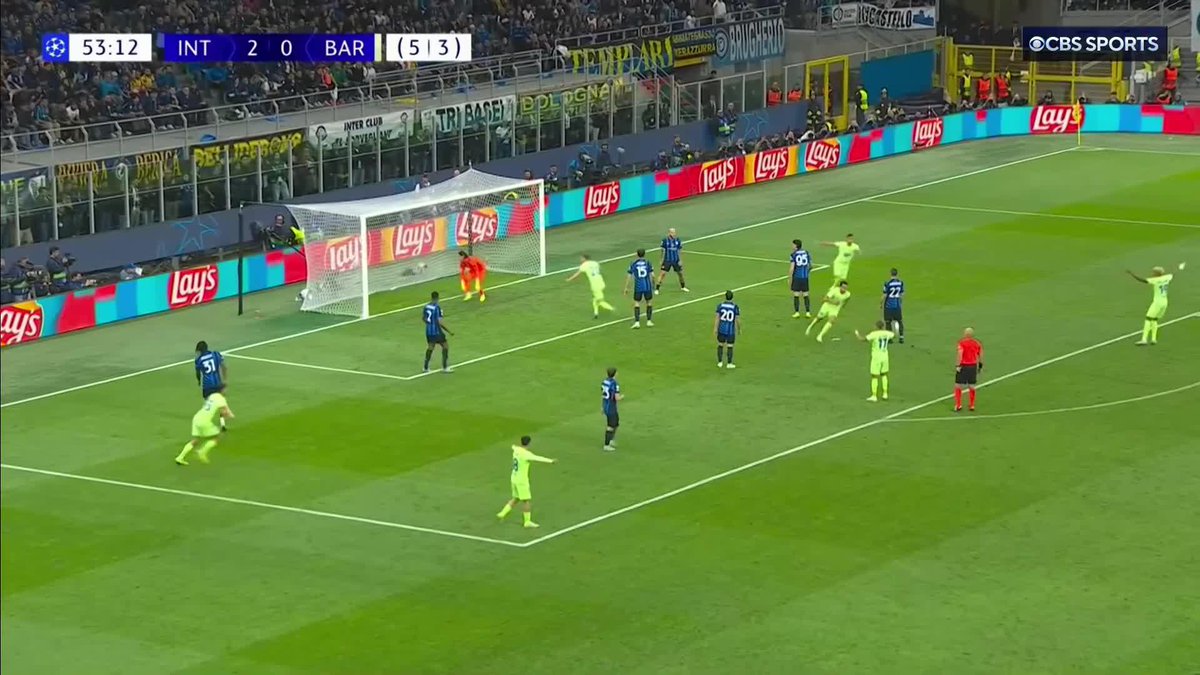 ERIC GARCÍA ON THE VOLLEY 💥 Barcelona are back in it 🔴🔵