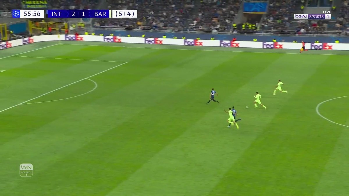 خيالي هذا التصدي من سومر 3-2 وانفراد صريح وهدف محقق داخل الستة لكن أنقذه السويسري بمرونه وحضور ذهني غير طبيعي .. التعادل بينسي الناس هذه اللحظة السينمائية.