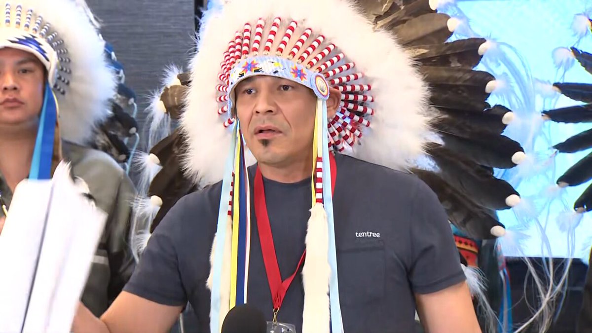 Alberta's Bill 54 - which would lower the signature threshold for referendums, inc. one on separation - was literally thrown on the ground and called "garbage" at a press conference in west Edmonton this afternoon. Chiefs say separation violates Treaties. #ableg #cdnpoli
