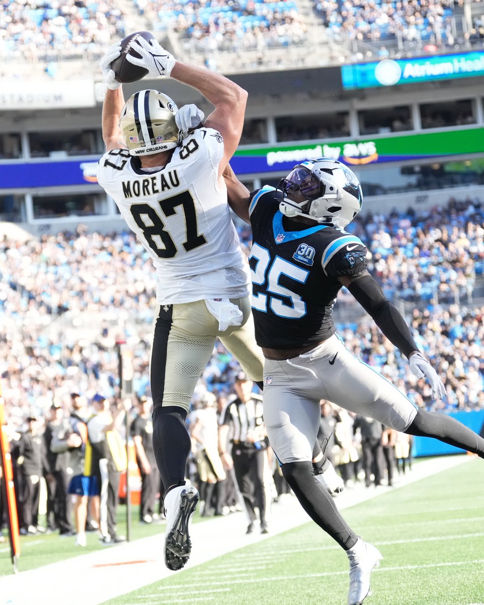 Jesuit ➡️ LSU ➡️ Saints. Foster showing out for the hometown team 🎁 🎥