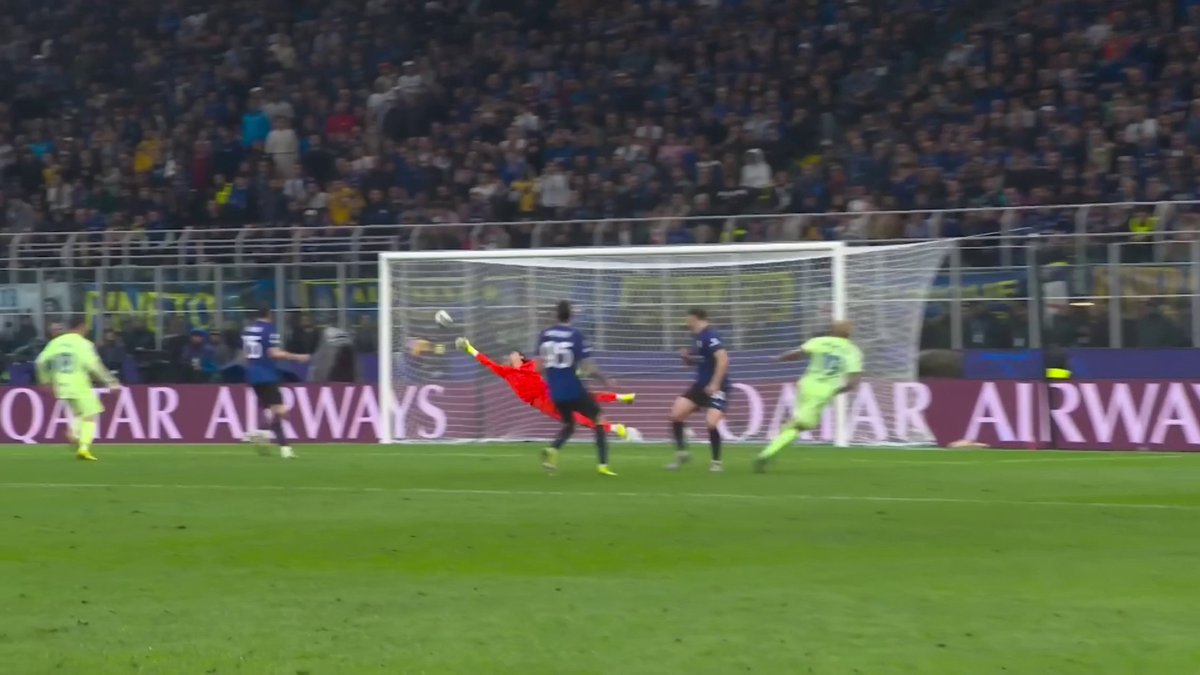 WHAT A SAVE 🤩 Inter had Yann Sommer to thank after this UNBELIEVABLE save in extra-time from Lamine Yamal 🤯