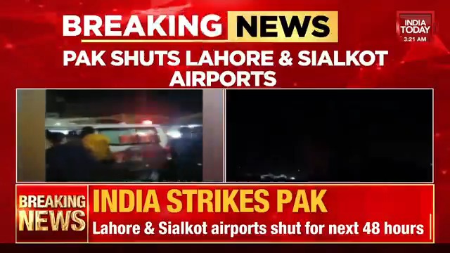 Pakistan shuts Lahore and Sialkot airports for 48 hours. #Pakistan #India #OperationSindoor #IndiaFightsTerroristan Preeti Choudhry GAURAV C SAWANT