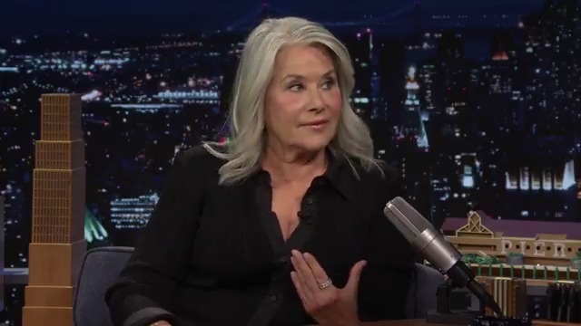 .Lorraine Bracco looks back on her time interviewing Destiny’s Child back in 2001. #FallonTonight
