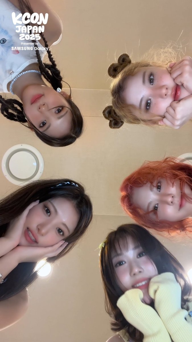 [#KCONJAPAN2025] #ODDYOUTH CHECK-IN MISSION ODD YOUTHと一緒に楽しむEYE CONTACT GAME👀 最後まで残っていたメンバーは誰〜？🍀 - 𝑇𝑜𝑜 𝑐𝑢𝑡𝑒 𝑡𝑜 𝑝𝑎𝑠𝑠 𝑢𝑝! KCON OFFICIAL MD 🛍️ - KCONで出会える、あなただけの特別なラッキー ONLINE KUJI 🍀 - 一般発売 🎟 🔗 TICKET INFO - 推しに会うための最速ルート KCON FAST PASS 🎫 - ✅ KCONに関するより多くの情報は Mnet Plus App / - KCON JAPAN 2025 MAY 9-11 Makuhari Messe Let's #KCON