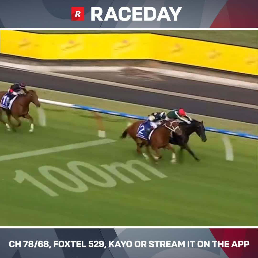 Winner So Glamorous hit $100 in play. Second horse Changing Colours $1426 traded at $1.01.