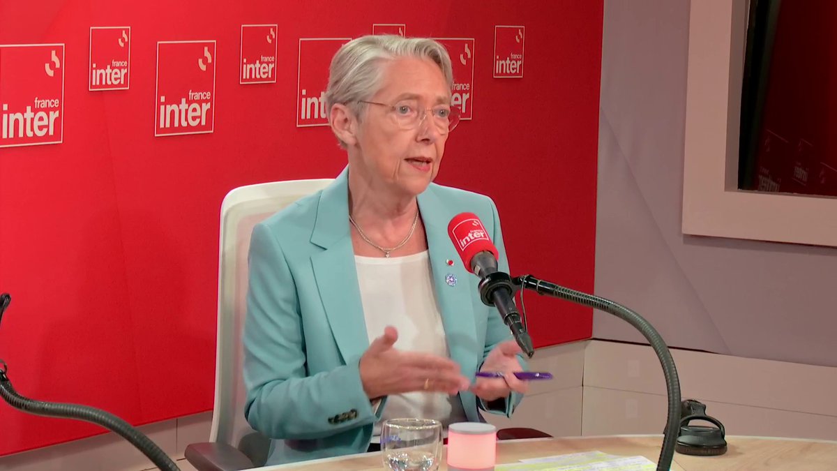 "La France met tout en œuvre pour obtenir leur libération." Les portraits de Cécile Kohler et Jacques Paris, détenus depuis trois ans en Iran, seront affichés sur le ministère de l'Éducation nationale, annonce Élisabeth Borne. #le710inter