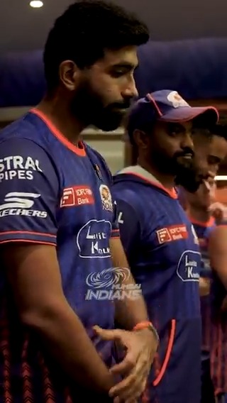 We always believe in 𝗝𝗔𝗦𝗦𝗜 𝗕𝗛𝗔𝗜 🙌 Jasprit Bumrah's inspirational spell of 2/19 earned him the Dressing Room Best Bowler award 💙 #MumbaiIndians #PlayLikeMumbai #TATAIPL #MIvGT