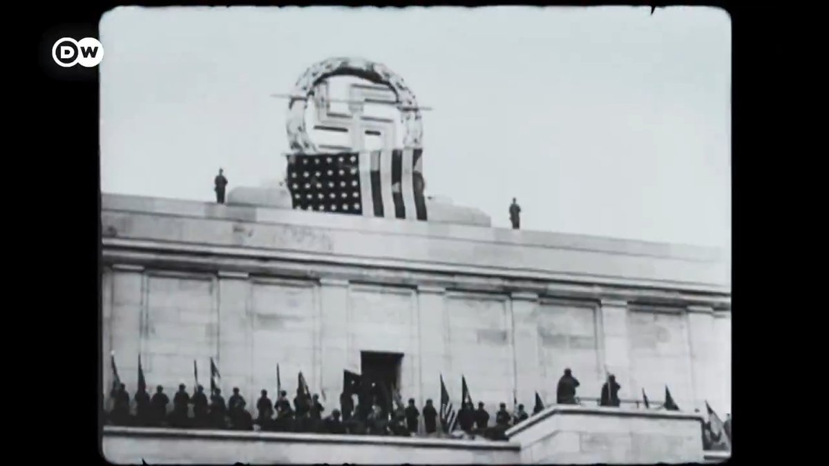 【1945年5月8日:二战后德国的零时刻】 从1939年秋到1945年5月8日,六年的杀害、毁坏、驱逐与饥馑,终于在欧洲战场上宣告终结。德国战败。此后,德国走过一条从分裂到统一的道路。#dwhistoryandculture