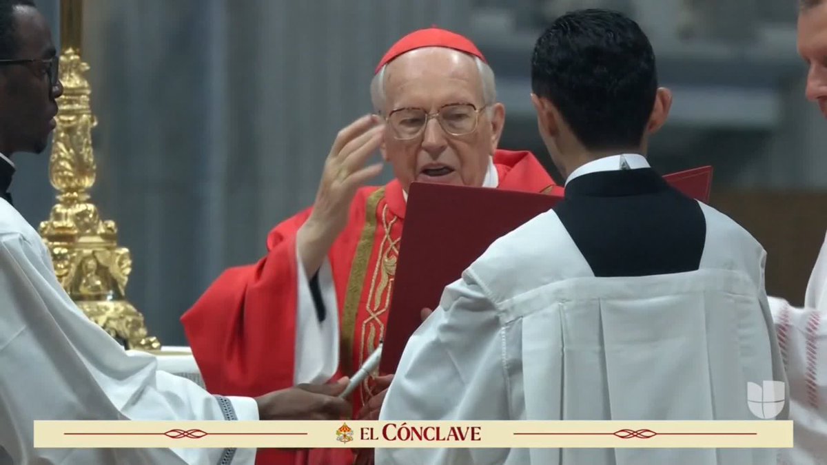 Misa ‘Pro eligendo Pontifice’ en la Basílica de San Pedro. Presidida por Cardenal Decano Giovanni Battista Re, de 91 años, quien también ofició el funeral del Papa Francisco. #Conclave2025 #Cónclave