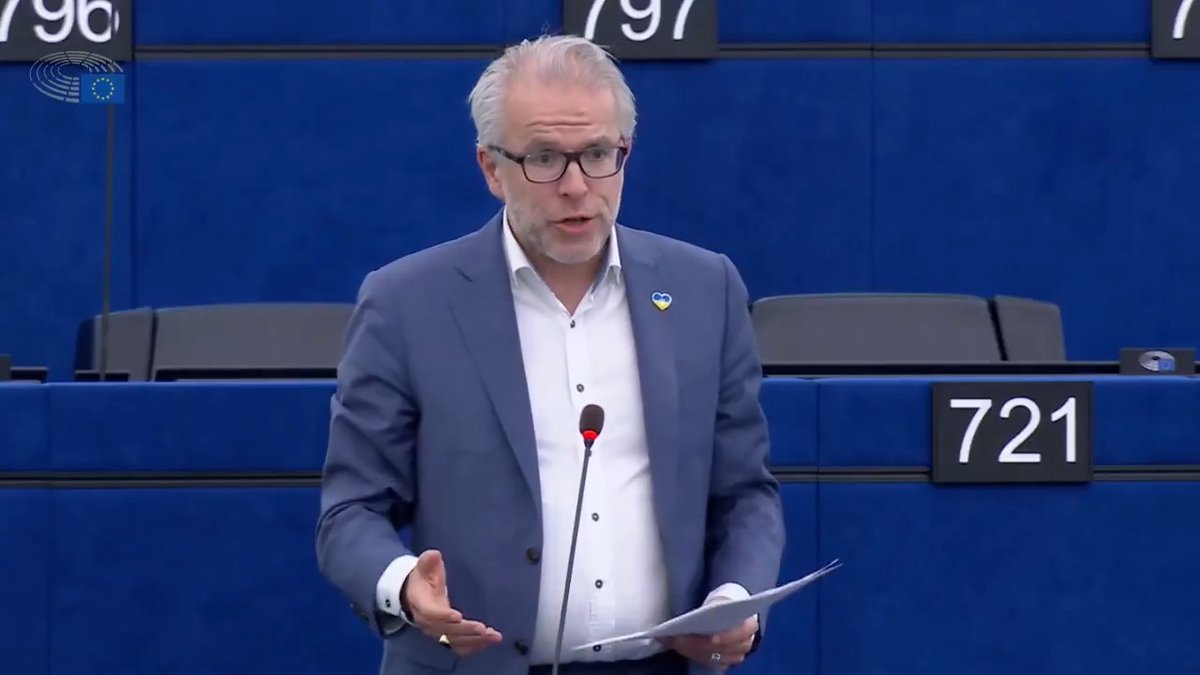 MEP Thijs Reuten 🇪🇺🌹: Kosovo is a partner, sharing our values and geopolitical outlook. Yet the EU Council continues to block the simple acceptance of this partner's membership application. Is this how you treat a partner? Remove these restrictive measures, normalize relations between all EU members and Kosovo, recognize it, and accept the application. And even without the Council's acceptance, the Commission can already prepare the opinion on Kosovo's application.