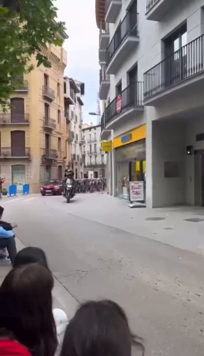 WTF was that before the stage start at Vuelta Feminina. 😡 🎥: diatrodelaltoaragon #LaVueltaFemenina