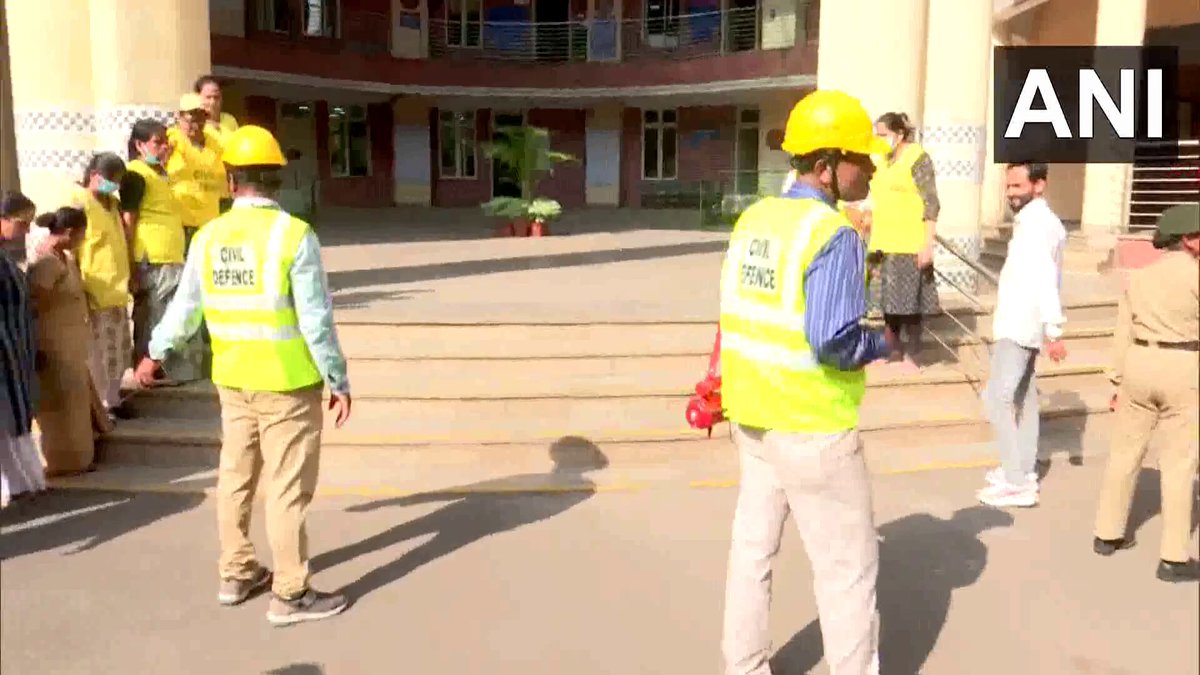 #WATCH | Pune: A comprehensive Civil Defence Mock Drill is being conducted at Council Hall, Pune City. MHA has ordered a nationwide mock drill today.